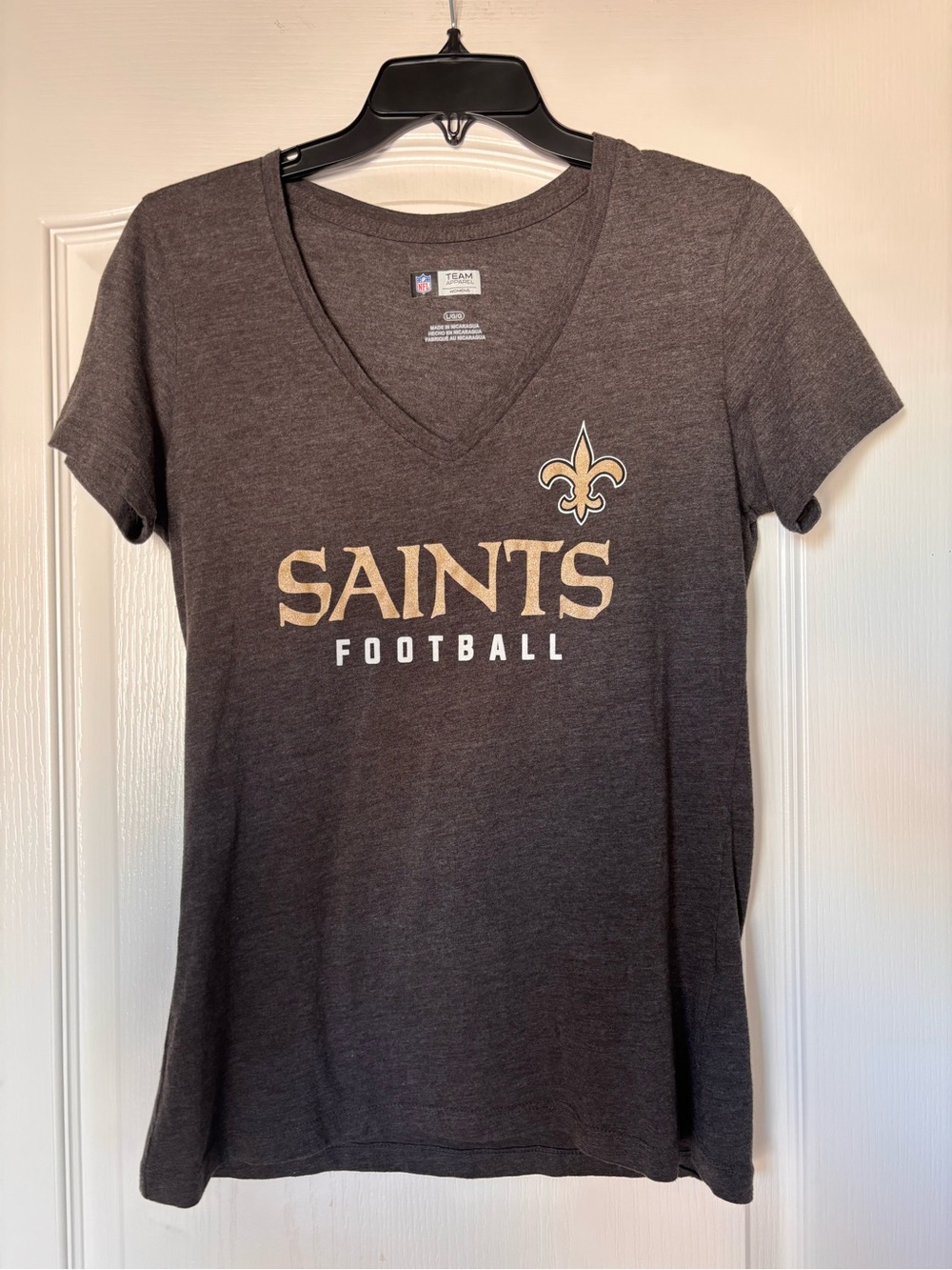 New Orleans Saints NFL Womens Tshirt Size Large gray Vneck logo